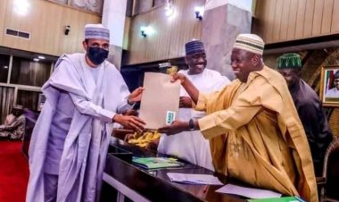 Uwargidan Ganduje Gwaggo  ta nuna wanda zai gaji mijinta