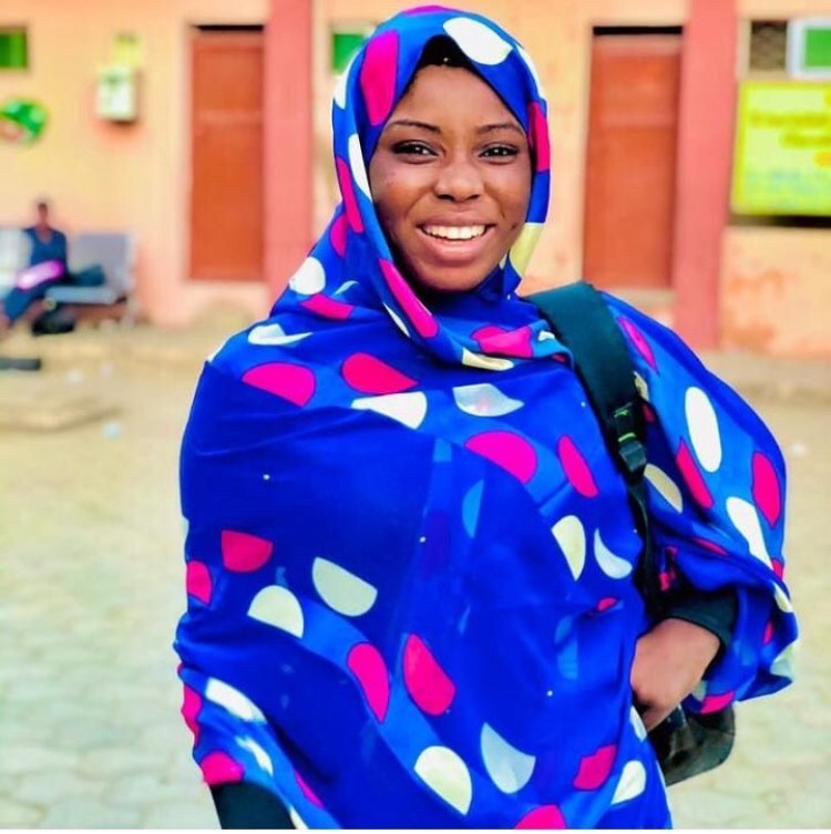 Akwai Lokacin Da Na Yi Dana Sanin Fara Wasan Hausa---Hauwa'u Salga