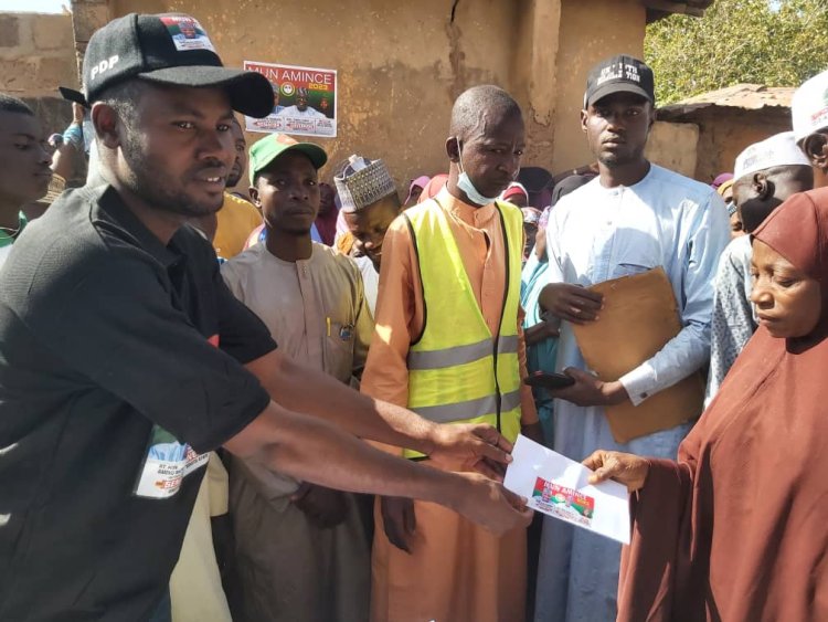 Matashi Honarabul  Mansur Bello Achida Ya Tallafawa Mata Da Matasa 120 A  Yankinsa