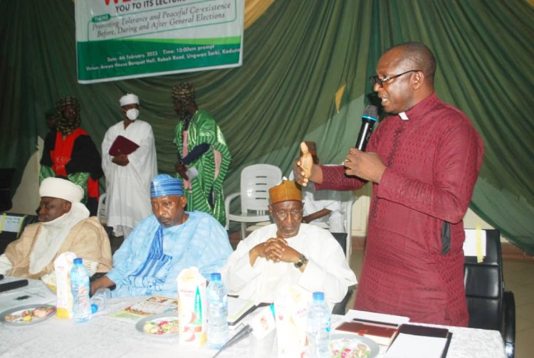 Pastor shared bags of grains to Muslim and Christian journalists in Kaduna