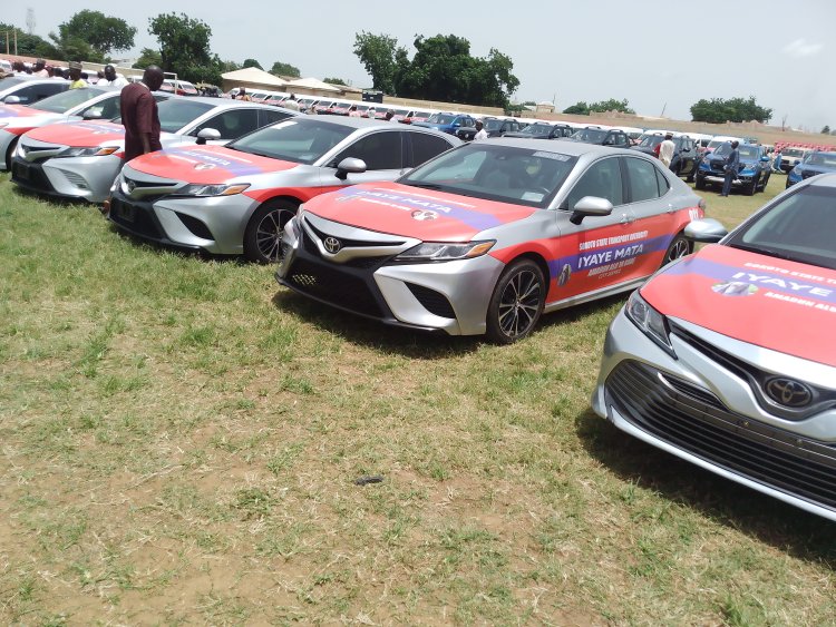 Hardship: Nigerians sell off cars to feed family