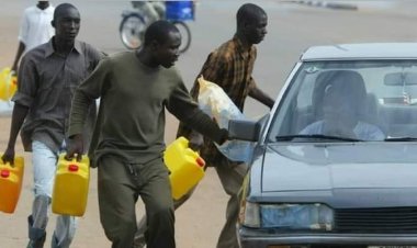 Hukumar NMDPRA ta yi barazanar dakatar da lasisin gidajen mai dake siyarwa da ƴan bunburutu fetur