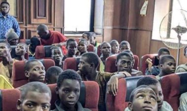 Matasa A Kafafen Sada Zumunta: Cigaba da Ƙalubalen da suke Fuskanta