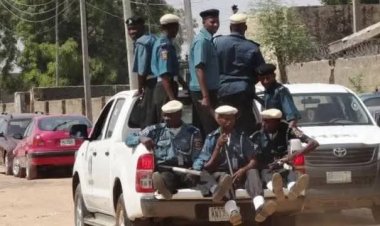 Hisba ta kama matasan da ba sa yin azumi da masu askin banza a Kano