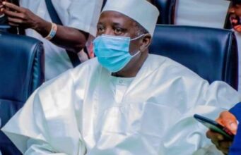 A lokacin da Kasuwar Sakkwato ta kone gaba daya a cikin wata shida na gyarata—-Bafarawa