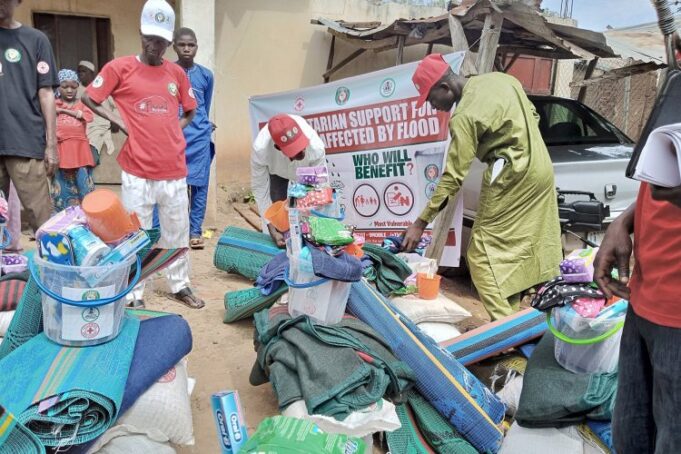 Red Cross Da Ma’aikatar Jinkai Ta Kasa Sun Raba Kayan Tallafi Ga Mutanen Da Amabaliyar Ruwa Ta Shafa a Sakkwato