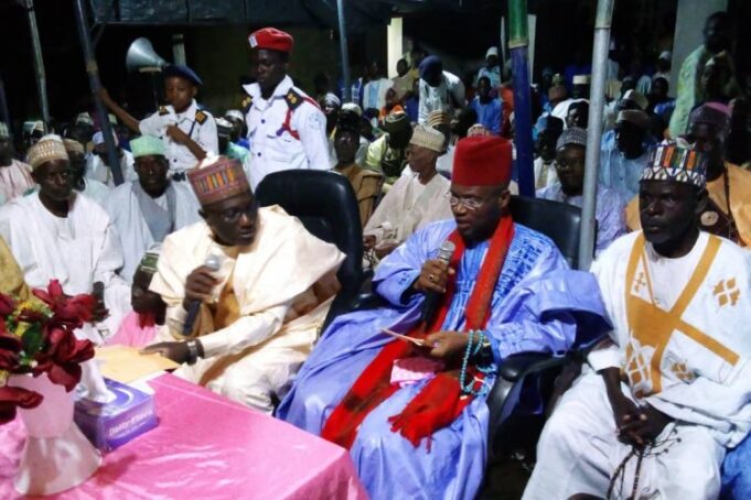 Ɗauke Layukan Sadarwa: Kalifan Tijjaniya Ya Yi Kira Ga Gwamna Masari