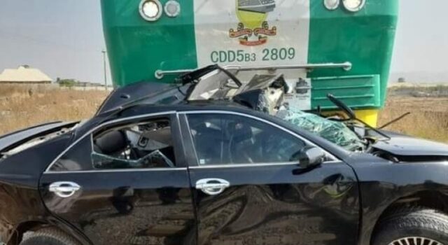 Jirgin ƙasan Abuja-Kaduna ya murkushe wata mata a mota